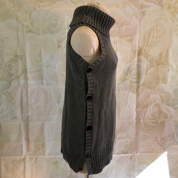 Reaction gray T neck sleeveless tunic sweater - Picture 2 of 6